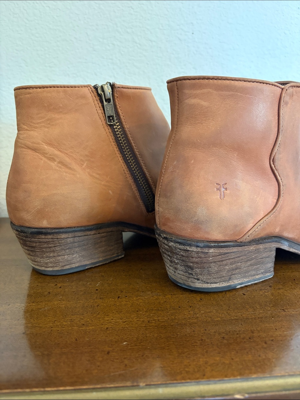 Frye Carson Piping Tan Leather Zip Ankle Booties 11 - Picture 4 of 11